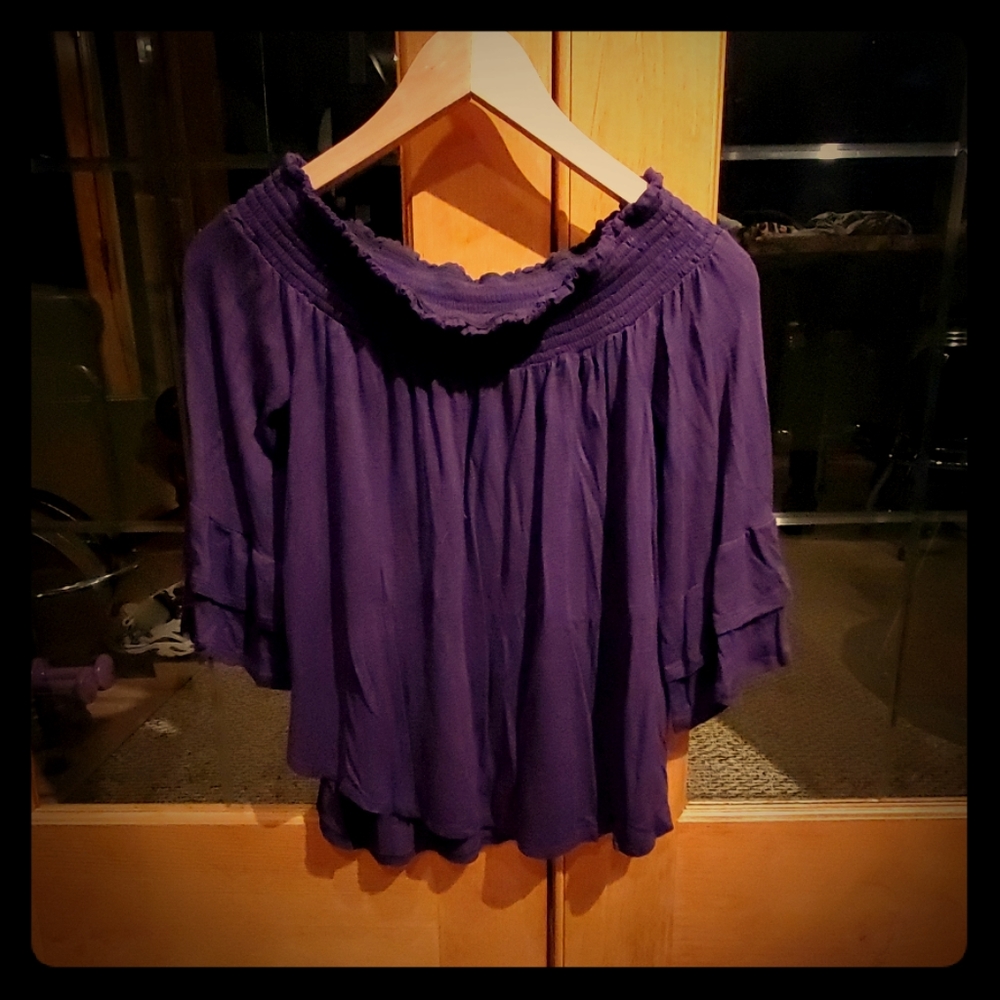 Off the shoulder 3/4 sleeve shirt